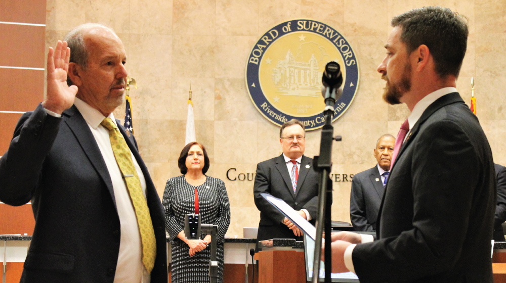 Libertarian chair swears in Jeff Hewitt as Riverside County supervisor